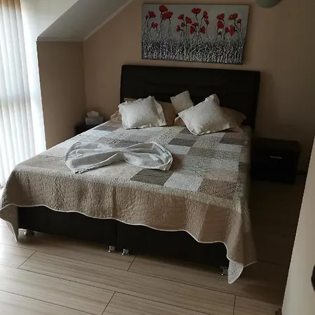 Емилия Appartement *